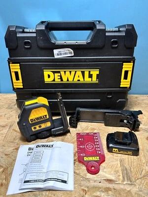 Nivel láser de línea cruzada DEWALT DW088LR con estuche y accesorios - negro/amarillo Foto 1 de 4