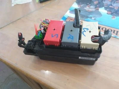 Коробка предохранителей двигатель подходит для 06-07 VUE 1747632 - Изображение 1 из 4