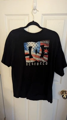 DC Shoes Co American Flag Logo XL X-Large Short Sleeve T-shirt - Image 1 of 3