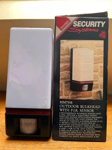 Outdoor Bulkhead PIR Sensor Light MM7558 Sensing Range Up to 11 Meters - Picture 1 of 1