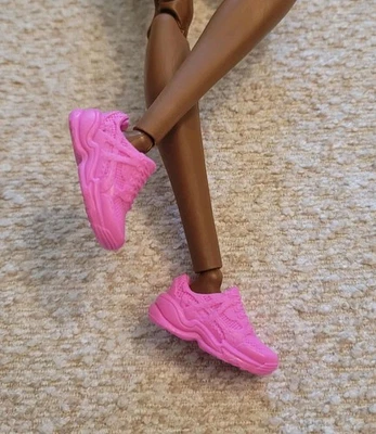 Zapatos Barbie Genuinos ☆ PIES PLANOS Tenis Rosa, Logo Cola de Caballo, ¡Súper Lindos! Foto 1 de 2