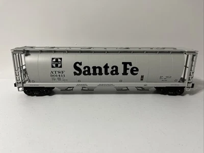 MTH 20-97421 - 4-Bay Cylindrical Hopper - Santa Fe #301411 - O Scale - Image 1 of 4