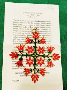 VINTAGE Metropolitan Museum Arte Ottone Fiorato Smalto Ornamento 1989 SPEDIZIONE GRATUITA - Foto 1 di 3