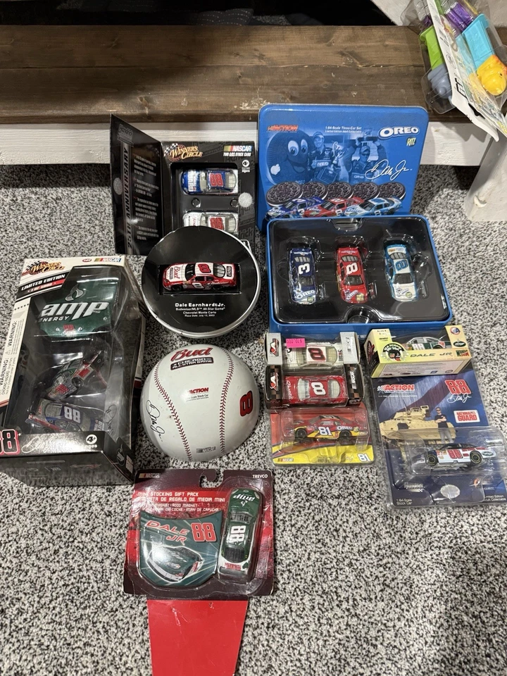 1/64 Dale Earnhardt Jr lot Oreo Budweiser DEI Hendrick Motorsports - Image 1 of 4