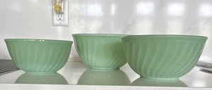 Vintage Fire King Jadeite Set of 3 Nesting/Mixing Swirl Bowls, Excellent - Bild 1 von 20