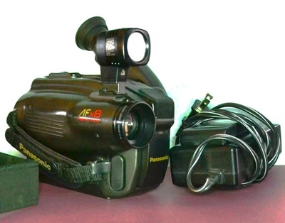 Panasonic OmniMovie AF X8 VHS Camcorder Vintage CCD Autofocus Video Camera - Image 1 of 4
