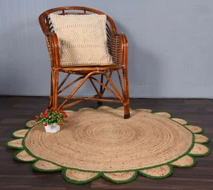 Handmade Braided Natural Pure Jute with Green Design Scalloped Round Rug - Picture 1 of 4