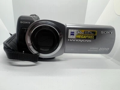 SONY Handycam DCR-SR65 Camcorder 40GB HDD 25xOptical Zoom - Image 1 of 4
