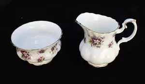 Vintage ROYAL ALBERT Bone China England SWEET VIOLET Set Milchkännchen Zuckerdose offen - Bild 1 von 1