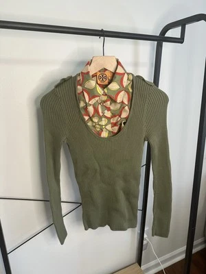 Suéter Pullover Tory Burch Talla S Verde Manga Larga Con Camisa Imitación Extraíble Foto 1 de 4