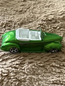 Hot Wheels 40 Ford Green With White Interior Convertible - Picture 1 of 5