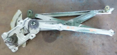 Toyota Starlet EP91 96-99 правый передний ручной регулятор стекла (тип 5 дверей) - Изображение 1 из 2