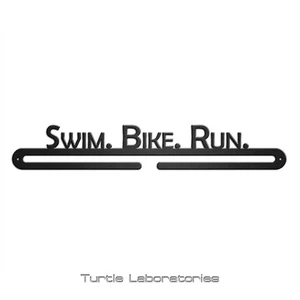 18" breiter Triathlonläufer Marathon 5k 10k Medaillenaufhänger Schwimmen Fahrrad Laufen Metallkunst - Bild 1 von 1