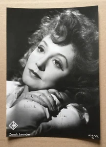 Zarah Leander (Original-Autogramm auf UFA-Pressefoto v. 1941) - Bild 1 von 2