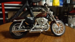 2012 Harley-Davidson XL 1200V Seventy-Two Motorcycle, Red - Maisto 32324 - 1/12  - Picture 1 of 3