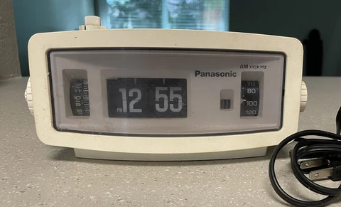 Vintage Panasonic Flip Clock Radio RC-1085 AM Alarm Beige TESTED WORKS Cover
