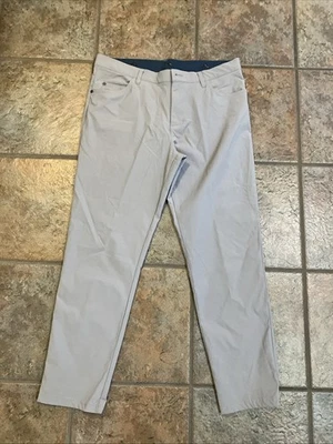 Nuevo -34x30 Adidas Golf Go-to 5 Bolsillos Calce Cónico Pantalones Gris GM0057 Verde Prima Foto 1 de 4