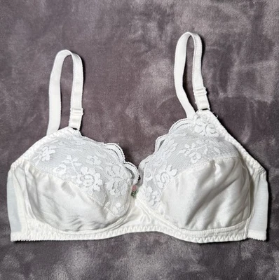 Vintage JCPenney FANTASIA 7282 Bra 34C Retro White Lace Wireless Coquette NEW - Image 1 of 4
