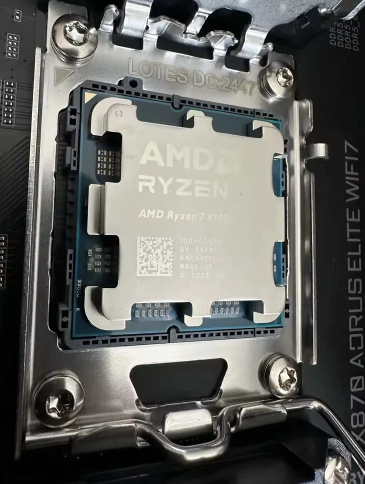 Processore CPU AMD Ryzen 7 9700x AM5 Tray - Immagine 1 di 1