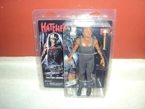ACTION FIGURE IN TESSUTO HATCHET VICTOR CROWLEY 8" NECA SIGILLATO REEL TOYS 2021 NUOVO - Foto 1 di 4