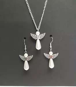 Gorgeous angel wings pendant necklace and earring set, silver colour chain - Picture 1 of 4