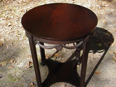 Lámpara de noche lateral de caoba con tapa redonda muy bonita mesa de dos (2) niveles Foto 1 de 4