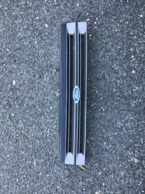 NOS 1988 1989 Ford Tempo Grill E93Z-8200-A - Imagem 1 de 4