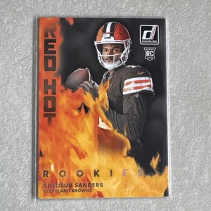 2025 Donruss Football Shedeur Sanders Red Hot Rookies Browns RC #RHR-SDS - Bild 1 von 2