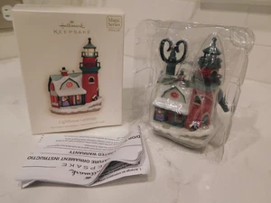 Hallmark Keepsake Ornament LIGHTHOUSE GREETINGS 12º en Magic Series 2008 - Imagen 1 de 5