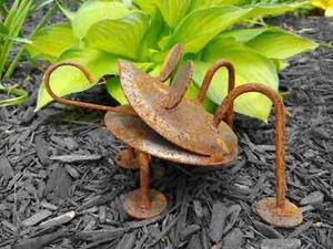 Rusty frog - Amish made wrought iron - handcrafted metal lawn / garden art decor - Picture 1 of 14