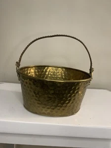VINTAGE 70'S BRASS BASKET W/GRAPE & LEAF DESIGN - Picture 1 of 6