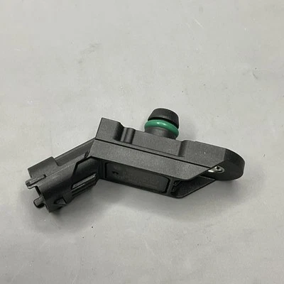 OE Bosch Intake Manifold Pressure Sensor 0261230284 For 2012-2015 Fiat 500 1.4L - Image 1 of 4