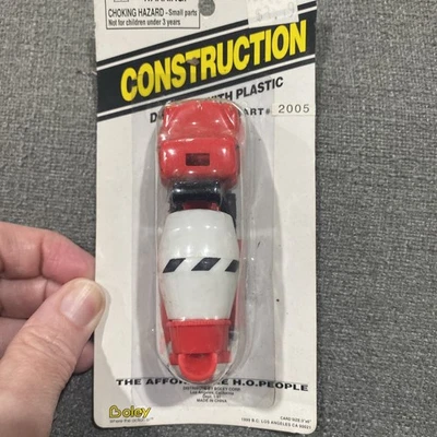 Camión de cemento fundido a presión Boley 2043 escala HO rojo Foto 1 de 3