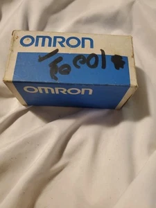 OMRON Temperature Controller E5C 2 R20J - Picture 1 of 8