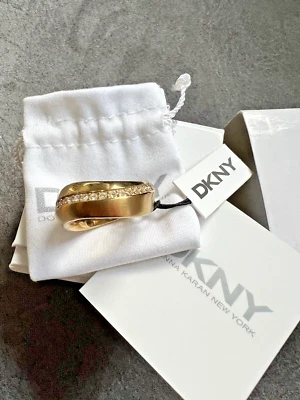 Damenring Edelstahl vergoldet Rw 57 - 18mm  Marke DKNY Geschenk für Frauen  NEU - Bild 1 von 4