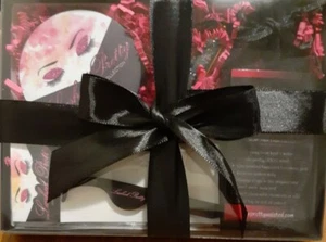 Beautiful, classy holiday gift set for women - Picture 1 of 5