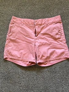 GH Bass & Co Women’s Shorts 10 Coral front pockets & belt loops EUC - Picture 1 of 3