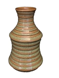 Jarrón vintage Green Bud con esmalte moteado 4,75" de alto mediados de siglo moderno - Imagen 1 de 6