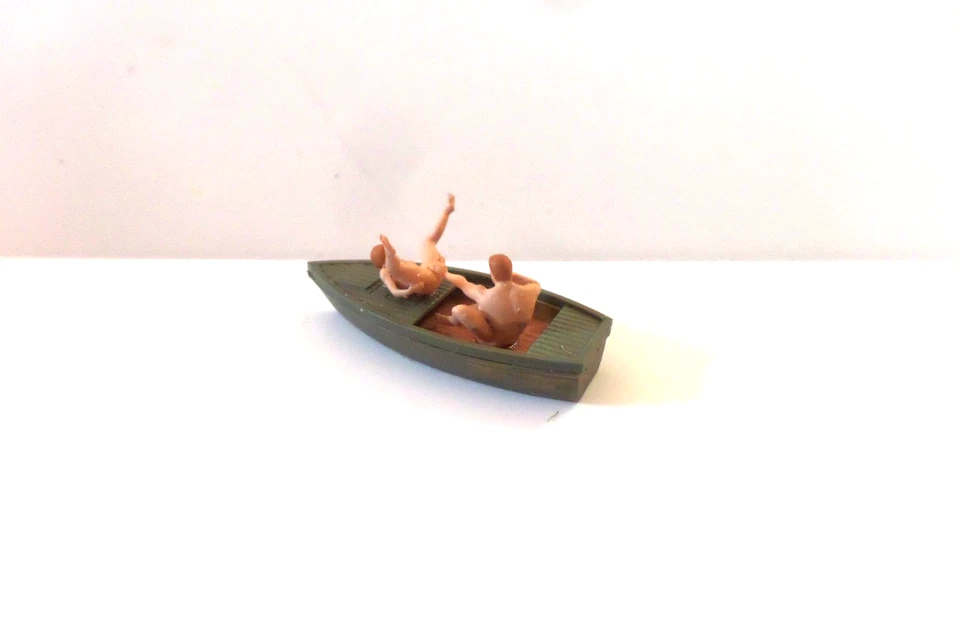 1:87 Sexy Character Love in Rowing Boat (1656) - Image 1 of 1