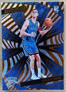 2024-25 Panini Revolution Nikola Topić Rookie Card RC #133 NM+ OKC Thunder - Bild 1 von 2