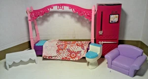 Barbie & Friends Möbel ~ Bett ~ Kühlschrank ~ Tisch ~ Stuhl ~ Mix Match Pieces - Bild 1 von 7