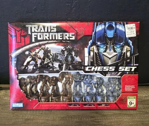 TRANSFORMERS 32 Pc Chess Set DreamWorks Hasbro 2007 Parker Brothers New Sealed - Picture 1 of 4