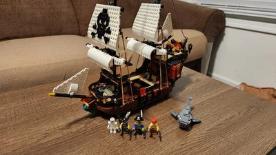 LEGO CREATOR: Pirate Ship (31109) - Image 1 of 4