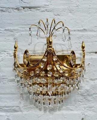 UN Aplique de Pared Vintage, Cristal, Latón, Araña, Francés, Ornamentado, Hollywood Foto 1 de 4