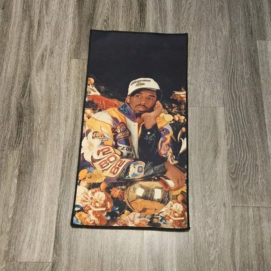 Alfombra bombo campeones Kobe Bryant de los Lakers de los deportes de baloncesto de la NBA Foto 1 de 1