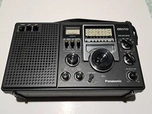 Used Panasonic Superheterodyne RF-2200 FM/AM/Shortwave 8-Band Portable Radio - Picture 1 of 19