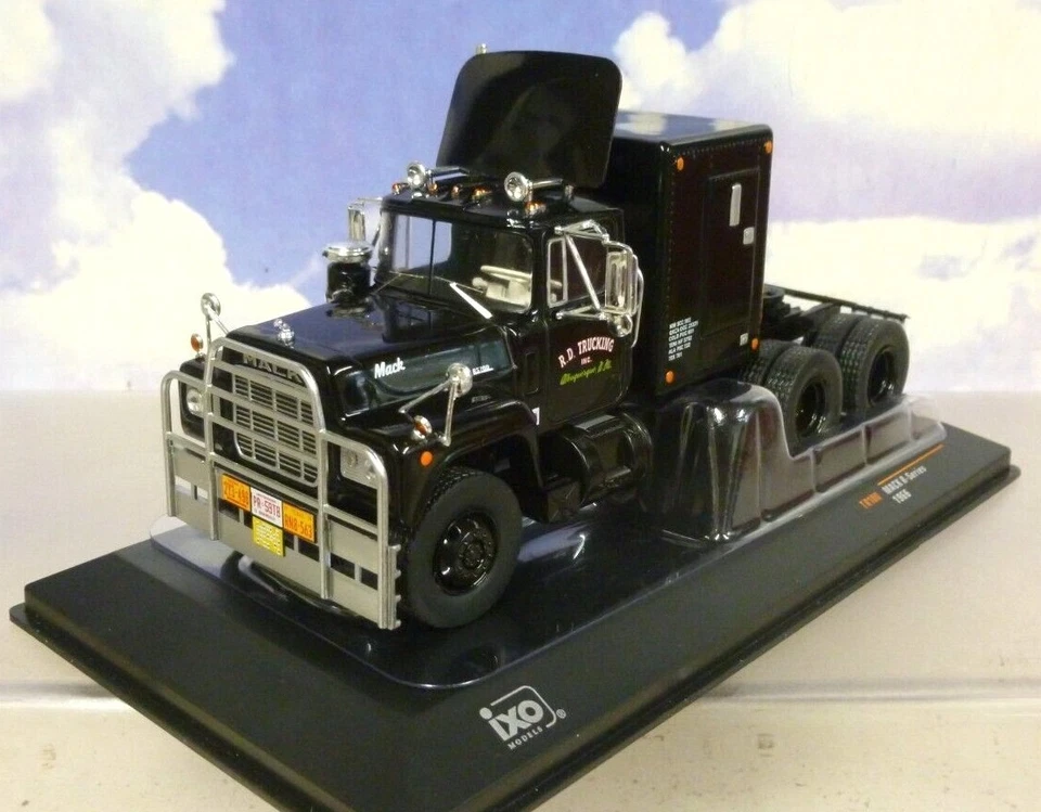 IXO DIECAST 1/43 1966 MACK R SERIES TRUCK RUBBER DUCK "CONVOY" IN BLACK TR100 - Image 1 of 4