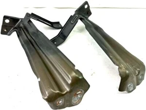 2009-2014 NISSAN MAXIMA FRONT FENDER MOUNTING BRACKET LEFT & RIGHT GENUINE 63866 - Bild 1 von 2