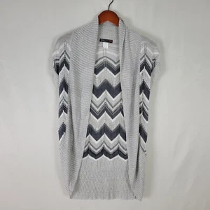 Body Central Strickjacke Damen mittelgrau offen Strick Chevron Oberteil Kurzarm - Bild 1 von 10