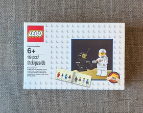 LEGO 5002812 6079531 CLASSIC SPACEMAN MINIFIGURE! SEALED BRAND NEW! RETIRED!
